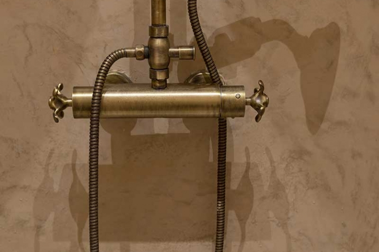 Douchette en bronze_Salle de bain haut de gamme_IDKREA, Rennes